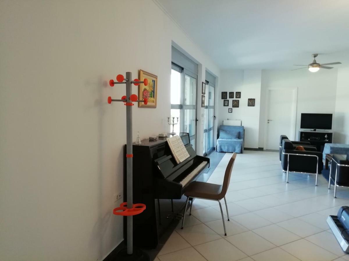Hotel Dimitra Rafína Esterno foto